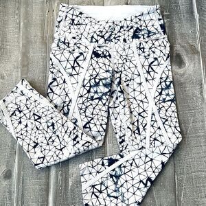 Lululemon Blue Gray Print Cropped Athletic Leggings 2